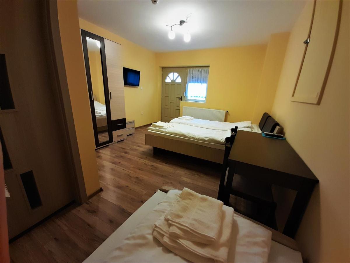 Barsony Vendeglo Es Panzio Bed & Breakfast Szécsény Eksteriør bilde
