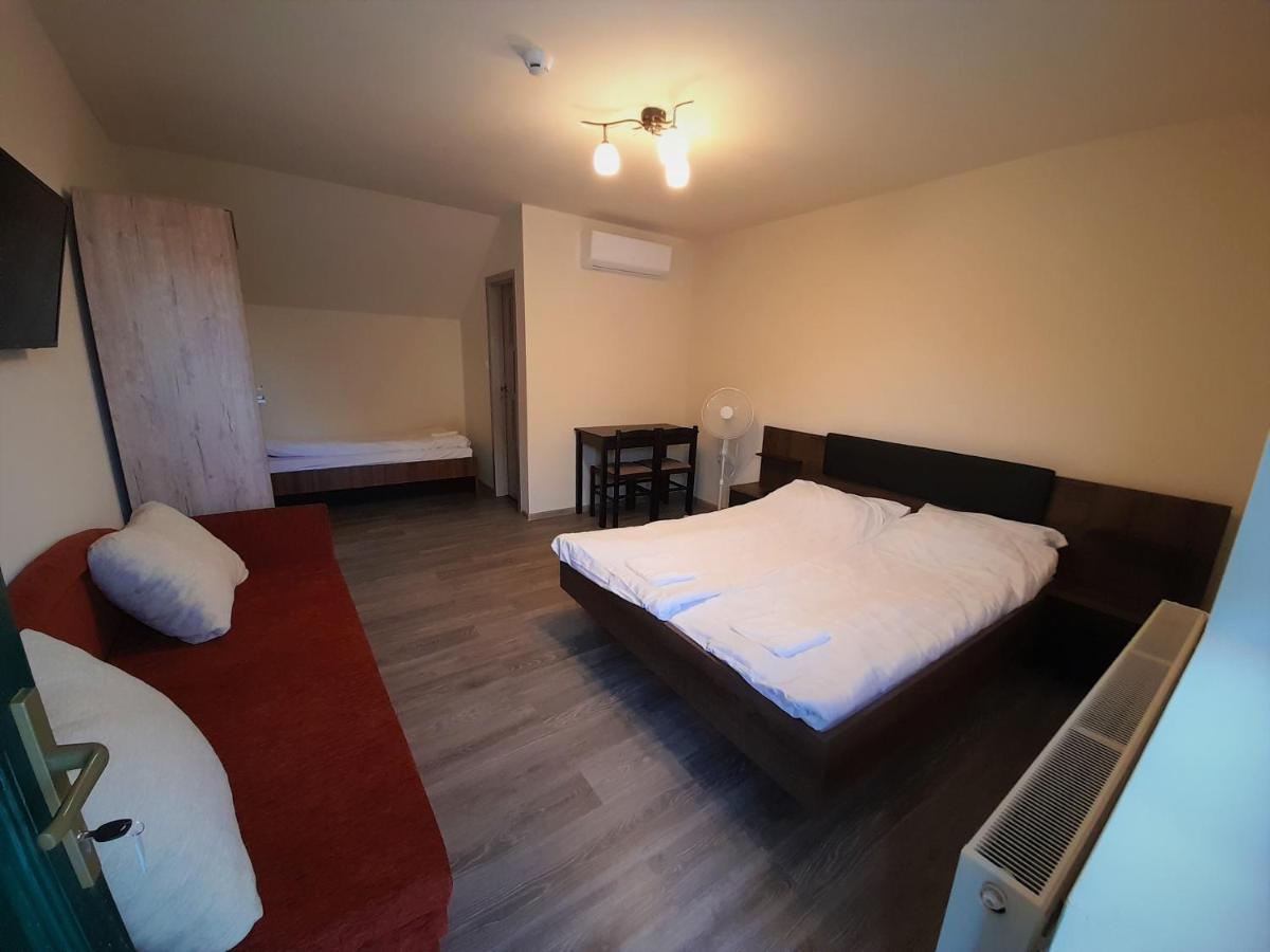Barsony Vendeglo Es Panzio Bed & Breakfast Szécsény Eksteriør bilde